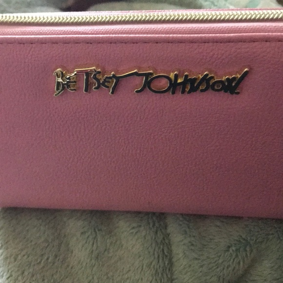 Bubblegum pink Betsey Johnson wristlet SOLD - Picture 3 of 7